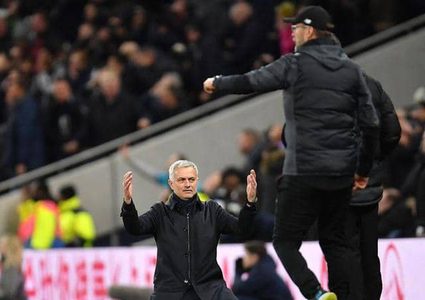 مورينيو يتهم الحكام : كانوا يحتسون الشاي بغرفة "الفار"