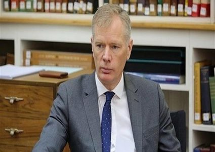 السفير البريطاني في إيران  ينفي مزاعم مشاركته في تظاهرات طهران