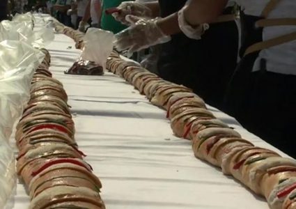 مدينة مكسيكية تدخل موسوعة غينيس"بأطول قطعة خبز" في العالم