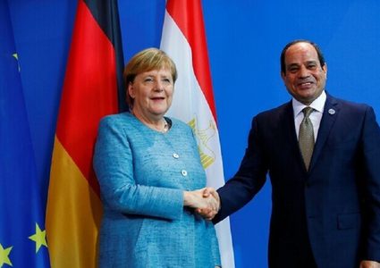 السيسي وميركل يرفضان التدخلات الأجنبية في ليبيا