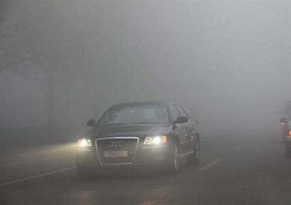 النصائح الهامة التي يجب اتباعها عند القيادة في الضباب
