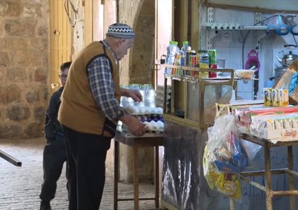 فلافل الشاويش... أقدم محال البلدة القديمة في الخليل