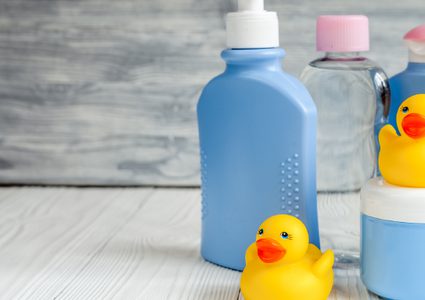 إكتشفوا علاقة شامبو الأطفال بمشكلة إنكماش الملابس