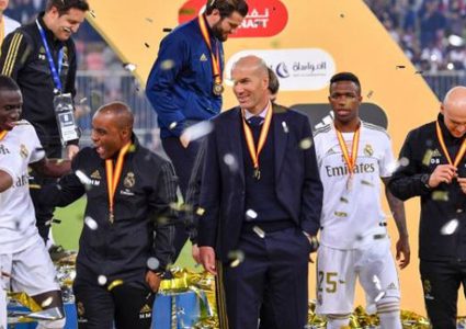 زيدان بطل النهائيات في ريال مدريد