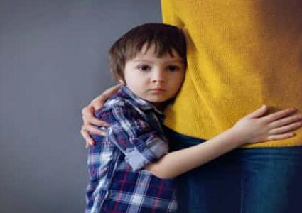 أبرز أسباب وأعراض التلعثم عند الأطفال