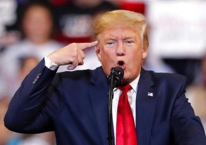 ترامب يشيد بالاحتجاجات في طهران ويحذر قادة ايران