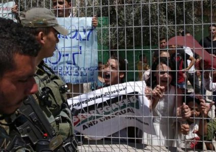 لجنة اعمار الخليل تفتتح حديقة أطفال جديدة في حي السلايمة