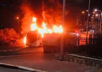 بدء التحقيق في احتراق حافلتين بالطيبة