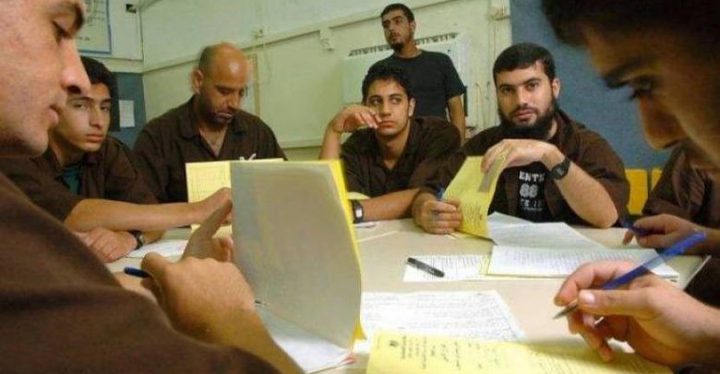 هيئة الاسرى: 1070 أسيرا يلتحقون ببرنامج التعليم الجامعي