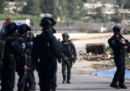 الاحتلال يصدر قرارا بإبعاد مقدسي عن الأقصى لعدة أشهر