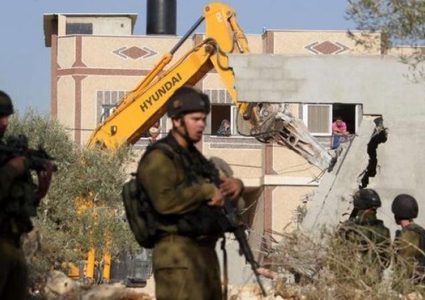 اخطارات بهدم ثلاثة منازل في مسافر يطا جنوب الخليل
