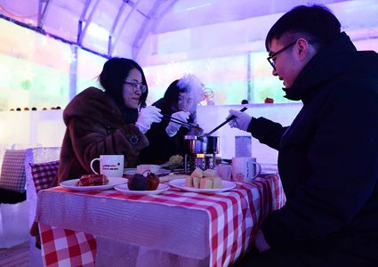 الصين.. "مطعم جليدي" يكتسب شعبيته بتقديم "الطبق الساخن"