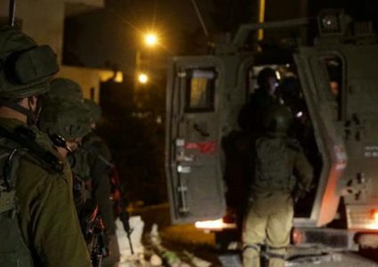 اعتقالات ومداهمات بالضفة
