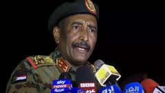 البرهان: لن نسمح بالانقلاب على الشرعية ومقر المخابرات تحت السيطرة