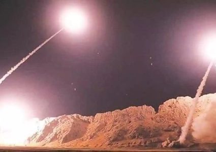 ظريف: أبلغنا واشنطن أن الهجوم الصاروخي بالعراق دفاع عن النفس