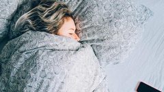 دراسة تكشف سبب كثرة النوم في الشتاء