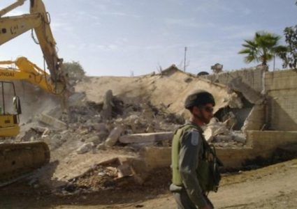 الاحتلال يهدم منزلا في يطا جنوب الخليل