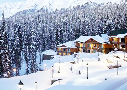 باكستان.. نجاة طفلة بأعجوبة بعد اجتياح انهيار جليدي منزل أسرتها