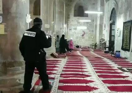 الاحتلال يدنس مصلى باب الرحمة في القدس