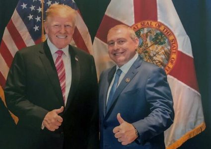 اعترافات مهمة ضد ترامب في قضية العزل