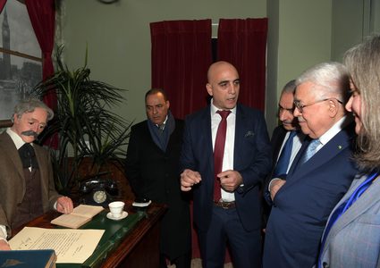 الرئيس يستقبل بطريرك الأرمن ويتفقد فندق "الجدار" في بيت لحم