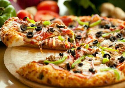 شاهد روبوت يصنع 300 قطعة بيتزا في ساعة واحدة