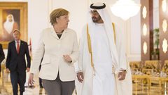 محمد بن زايد يؤكد لميركل دعمه الكامل لتسوية شاملة في ليبيا