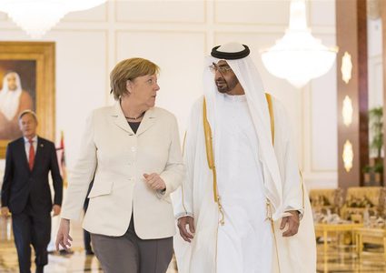 محمد بن زايد يؤكد لميركل دعمه الكامل لتسوية شاملة في ليبيا