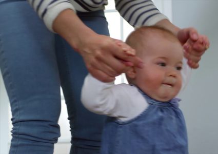 أطعمة لا ينبغي تقديمها للطفل في عامه الأول