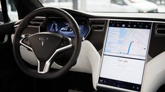 شركة تسلا تواجه تحقيقا يشمل 500 ألف سيارة كهربائية