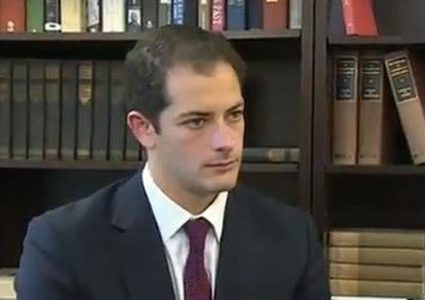 وقف مستشار الرئيس الامريكي عن العمل