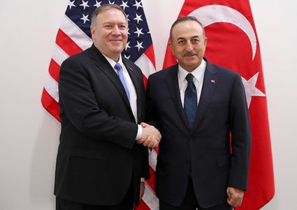 لقاء بين أوغلو وبومبيو لوقف إطلاق النار في ليبيا