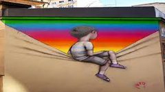 الفنان راني الشرباني من مدينة الخليل يبدع في الرسم على الجداريات