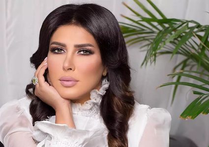 فنانة بحرينية تشبه نفسها بنانسي عجرم
