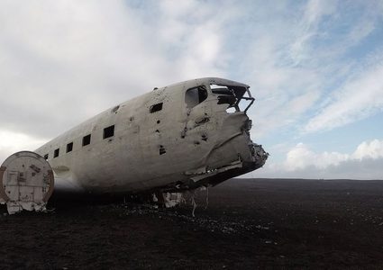 العثور على جثتين بجانب طائرة تحطمت عام 1973