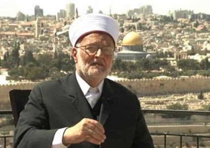 الاحتلال يستدعي خطيب الأقصى للتحقيق معه