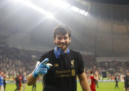 البرازيلي أليسون بيكر يحصد جائزة السامبا الذهبية