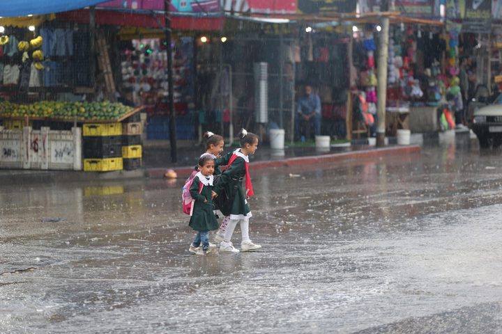 الطقس: أجواء باردة وأمطار وثلوج فوق 900 متر