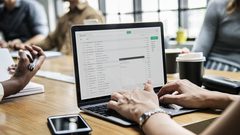 اعمل وانت مستلق! مقعد من شركة لتوفر راحة موظفيها