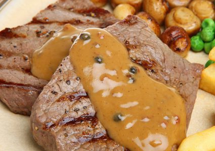 ستيك اللحم بالصوص البني