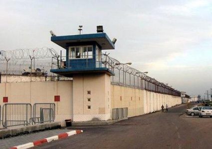 إدارة سجون الاحتلال تمنع دخول ممثلي الأسرى لأقسام القاصرين