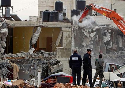 سلطات الاحتلال تخطر بهدم 18 منزلا  جنوب الخليل