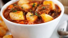 يخنة بطاطس باللحم