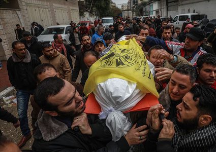 غزة تشيع جثمان الشهيد الحجّار