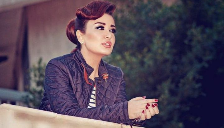 الفنانة السورية جيهان عبد العظيم تدعم عملة بلدها