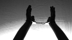 القبض على بروفيسور أمريكي أنفق أموال الأبحاث في الملاهي الليلية