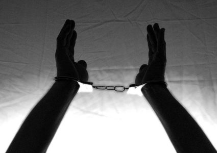 القبض على بروفيسور أمريكي أنفق أموال الأبحاث في الملاهي الليلية