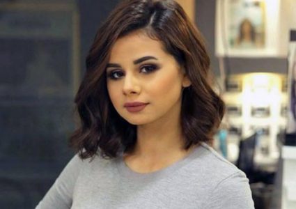 علي غزلان يعلن رسميا خطوبته على الفنانة منة عرفة