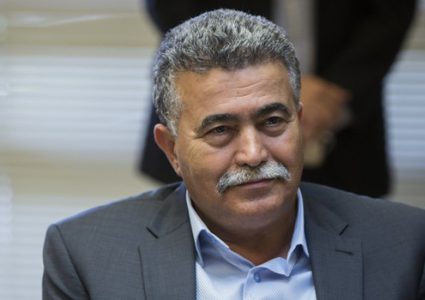 بيرتس يطالب برفع الحصانة عن نتنياهو