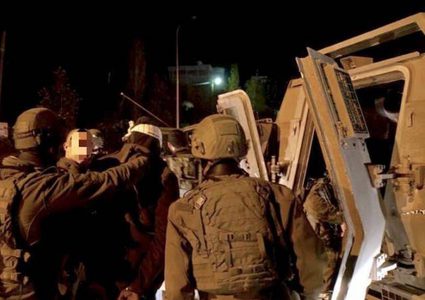 حملة اعتقالات ومداهمات بالضفة